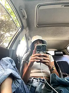 phenixpink22 online show from November 6, 2025, 5:58 pm