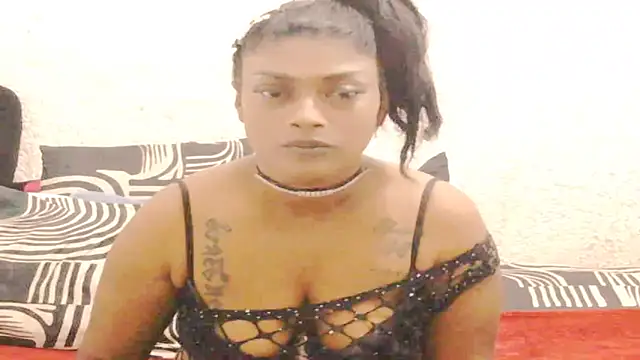 Snapshot of DOVE85 chatting on December 17, 2025, 11:38 am DOVE85 online show from December 17, 2025, 11:38 am