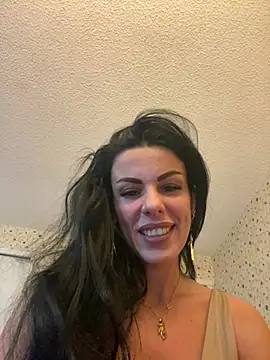 Snapshot of EmmaVayne chatting on February 18, 2026, 8:16 pm EmmaVayne online show from February 18, 2026, 8:16 pm