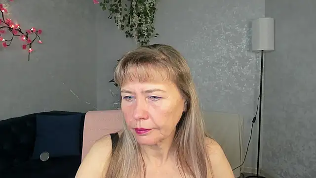 Carla Vogue online show from November 11, 2025, 3:06 am