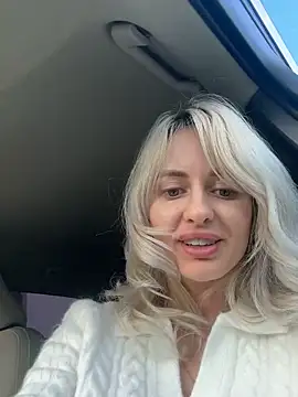 Snapshot of blondegirlx chatting on November 7, 2025, 1:00 pm blondegirlx online show from November 7, 2025, 1:00 pm