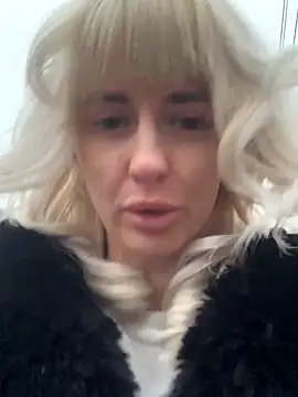 Snapshot of blondegirlx chatting on November 10, 2025, 2:16 pm blondegirlx online show from November 10, 2025, 2:16 pm