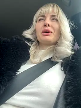 Snapshot of blondegirlx chatting on November 12, 2025, 9:42 am blondegirlx online show from November 12, 2025, 9:42 am