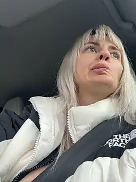 Snapshot of blondegirlx chatting on December 3, 2025, 10:57 am blondegirlx online show from December 3, 2025, 10:57 am