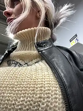 Snapshot of blondegirlx chatting on December 20, 2025, 3:41 pm blondegirlx online show from December 20, 2025, 3:41 pm