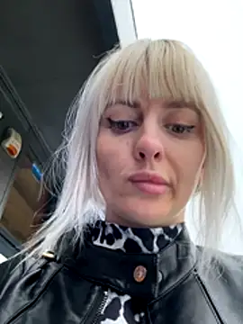 Snapshot of blondegirlx chatting on December 21, 2025, 10:44 am blondegirlx online show from December 21, 2025, 10:44 am