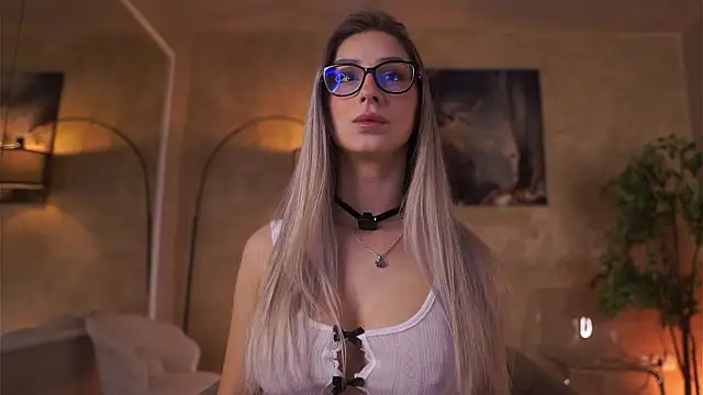 Snapshot of MaddieBryggs chatting on February 1, 2026, 10:03 am MaddieBryggs online show from February 1, 2026, 10:03 am