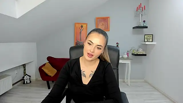 Snapshot of SerenLys chatting on October 26, 2025, 12:55 pm SerenLys online show from October 26, 2025, 12:55 pm