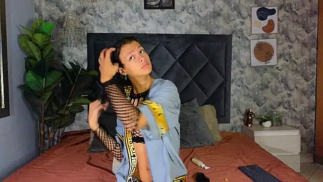 Snapshot of Indi_rave chatting on November 19, 2025, 12:49 pm Indi rave online show from November 19, 2025, 12:49 pm