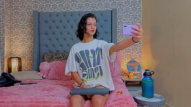 Snapshot of Indi_rave chatting on February 1, 2026, 2:15 pm Indi rave online show from February 1, 2026, 2:15 pm