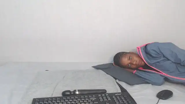 Snapshot of EbonyTinyX chatting on December 14, 2025, 4:23 pm EbonyTinyX online show from December 14, 2025, 4:23 pm