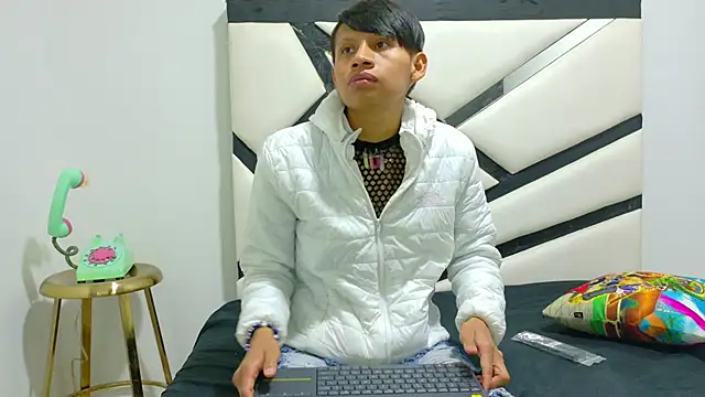 Snapshot of ALEXANDRO_BOVER chatting on December 5, 2025, 8:16 pm ALEXANDRO BOVER online show from December 5, 2025, 8:16 pm