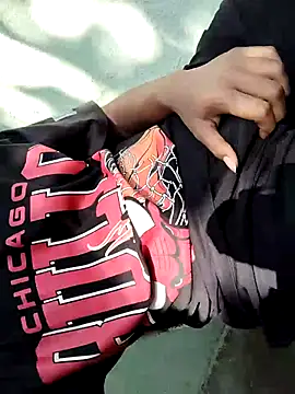 Snapshot of kriZ08 chatting on February 16, 2026, 5:03 am kriZ08 online show from February 16, 2026, 5:03 am