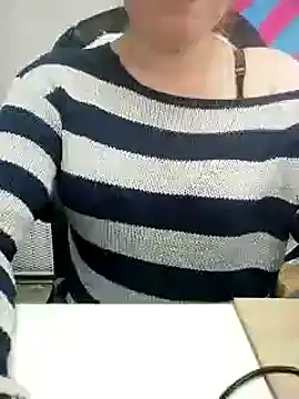 Snapshot of Darina_X chatting on October 25, 2025, 10:01 am Darina X online show from October 25, 2025, 10:01 am