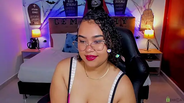 Snapshot of Prettyy_zoe chatting on October 25, 2025, 12:02 pm Prettyy zoe online show from October 25, 2025, 12:02 pm