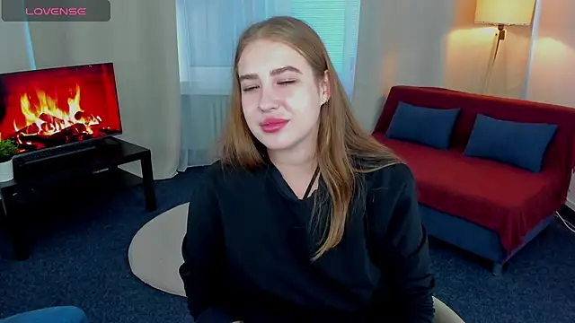 ElaraBloom online show from October 30, 2025, 2:07 pm