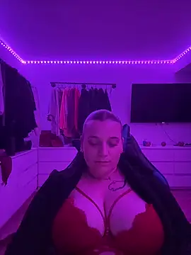 Aksinja05 online show from November 5, 2025, 6:19 pm