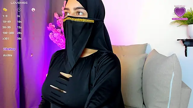 Snapshot of shaima__ chatting on December 4, 2025, 8:39 pm shaima online show from December 4, 2025, 8:39 pm