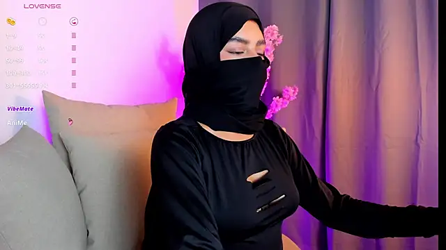 Snapshot of shaima__ chatting on December 13, 2025, 10:15 pm shaima online show from December 13, 2025, 10:15 pm