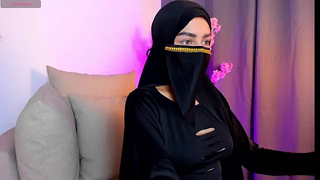 Snapshot of shaima__ chatting on December 15, 2025, 8:46 pm shaima online show from December 15, 2025, 8:46 pm