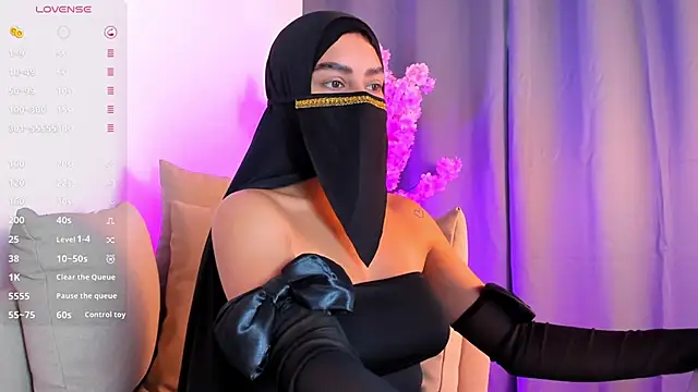 Snapshot of shaima__ chatting on December 18, 2025, 9:32 pm shaima online show from December 18, 2025, 9:32 pm