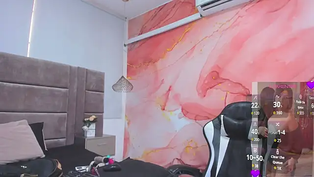 laliItaclark online show from April 7, 2026, 11:43 am