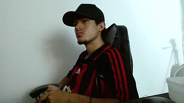 BrayanOconer08 online show from November 14, 2025, 12:09 am