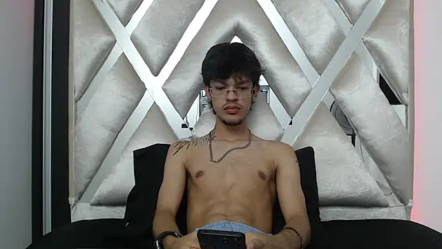 BrayanOconer08 online show from November 17, 2025, 5:46 am