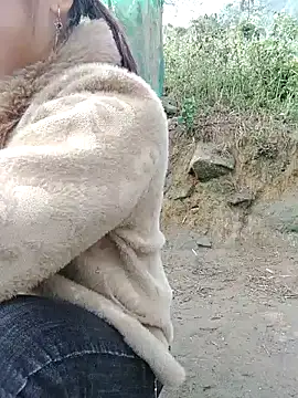 yeu-yeu online show from December 22, 2025, 1:24 am