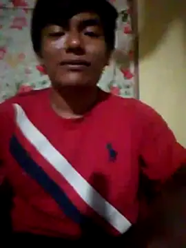 Snapshot of GuzzMiranda18 chatting on November 15, 2025, 8:44 am GuzzMiranda18 online show from November 15, 2025, 8:44 am