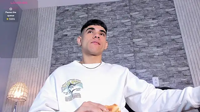 zack joness18 online show from November 19, 2025, 3:28 am