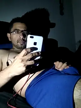 Snapshot of Leocuma82 chatting on November 6, 2025, 3:18 am Leocuma82 online show from November 6, 2025, 3:18 am