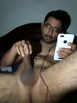 Snapshot of Leocuma82 chatting on November 23, 2025, 3:17 am Leocuma82 online show from November 23, 2025, 3:17 am