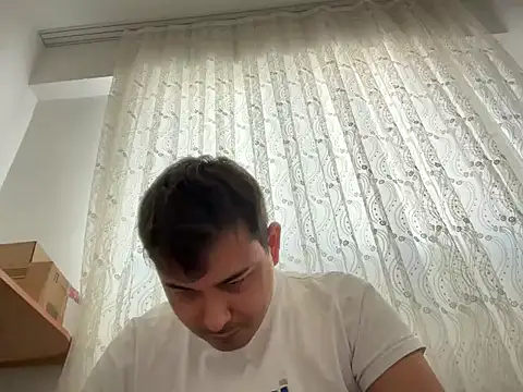 madarato20 online show from December 3, 2025, 11:52 am