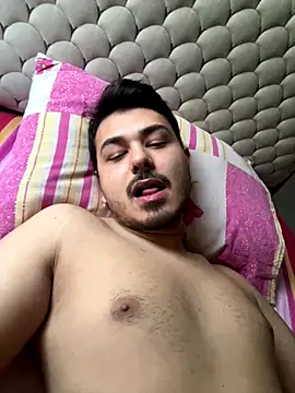 madarato20 online show from December 19, 2025, 2:24 pm