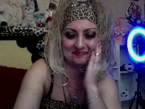 Snapshot of xHot_Amazonq chatting on November 21, 2025, 8:29 pm xHot Amazonq online show from November 21, 2025, 8:29 pm