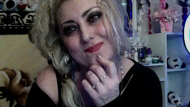 Snapshot of xHot_Amazonq chatting on January 15, 2026, 7:28 pm xHot Amazonq online show from January 15, 2026, 7:28 pm