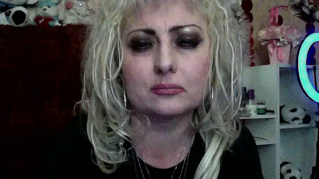 Snapshot of xHot_Amazonq chatting on January 17, 2026, 6:44 pm xHot Amazonq online show from January 17, 2026, 6:44 pm