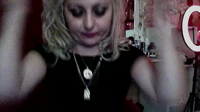 Snapshot of xHot_Amazonq chatting on February 1, 2026, 9:57 pm xHot Amazonq online show from February 1, 2026, 9:57 pm