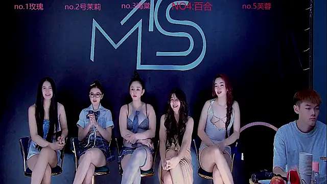 Snapshot of YN-002 chatting on October 27, 2025, 2:26 am YN-002 online show from October 27, 2025, 2:26 am