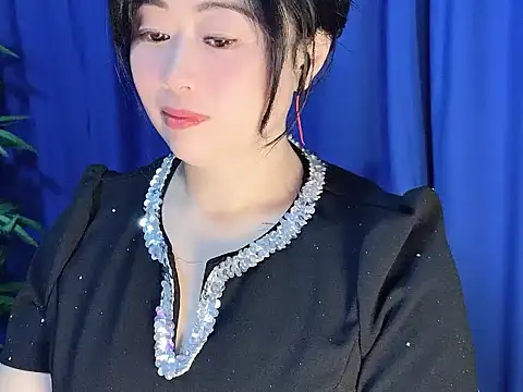 yaoyao22678 online show from November 19, 2025, 2:33 am