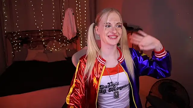 Snapshot of MonicaVelen chatting on October 28, 2025, 6:28 am MonicaVelen online show from October 28, 2025, 6:28 am