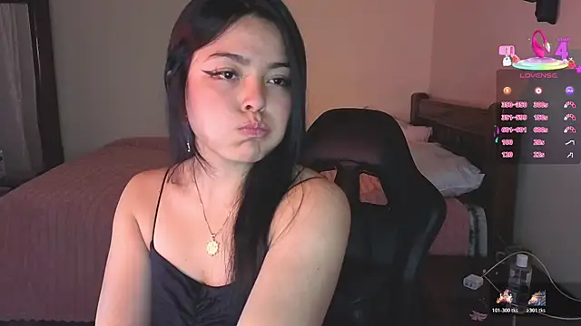 Snapshot of Lee_Moyalune chatting on November 20, 2025, 4:01 am Lee Moyalune online show from November 20, 2025, 4:01 am