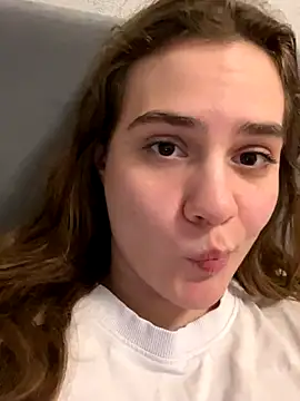 blooomis online show from November 18, 2025, 12:05 am