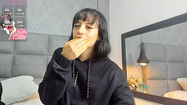 Luna Bella3 online show from November 14, 2025, 11:09 am