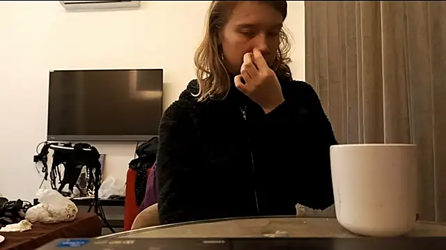 MargaretFairy online show from December 15, 2025, 4:33 pm