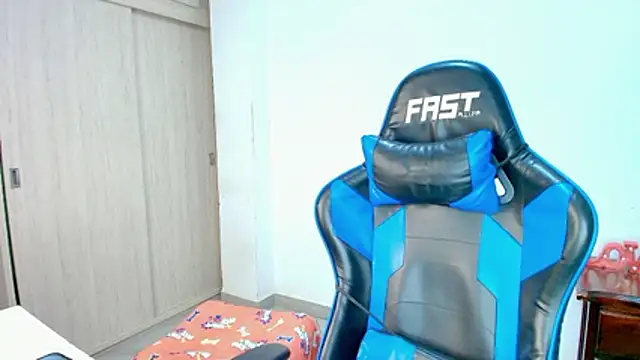 sophia and alex online show from December 3, 2025, 11:47 pm