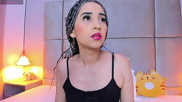 violett rabbit  online show from December 14, 2025, 12:21 pm