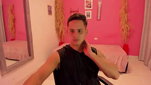 elmasmas01 online show from November 29, 2025, 11:08 pm