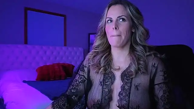 Snapshot of Koralynn_777 chatting on February 10, 2026, 2:37 am Koralynn 777 online show from February 10, 2026, 2:37 am